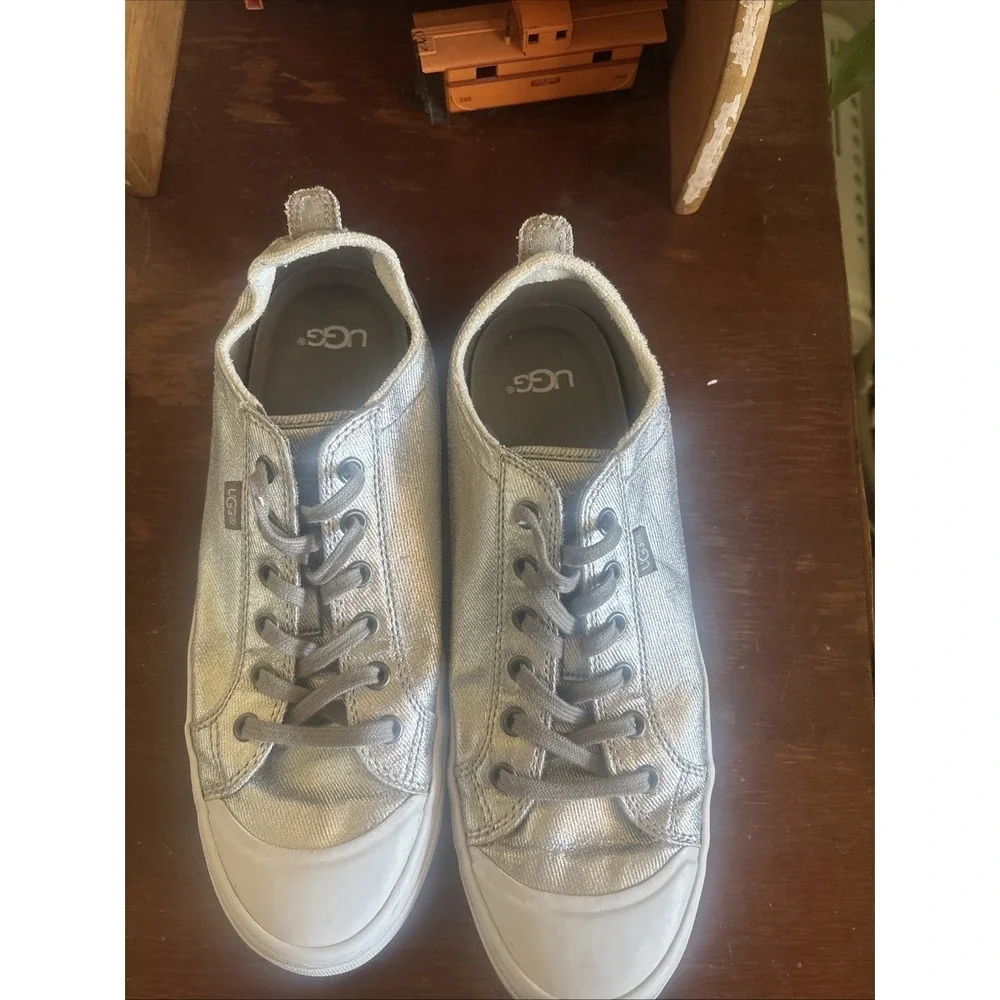 UGG Aries Metallic‎ Silver Shoes Sneakers Women's Size 9 - Style 1101917